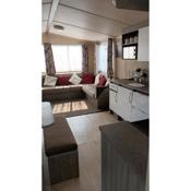 3 BEDROOM CARAVAN ON ST OSYTH BEACH HOLIDAY PARK WITH FREE Wfi AND PARKING