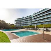 ALTIDO Superb Apt with Terrace, Pool and Spa in Cascais