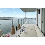 Amazing apartment in Haugesund with Outdoor swimming pool, WiFi and 3 Bedrooms