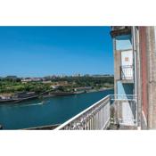 Amazing Riverside Balcony 2Br Apartment