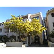Apartments and rooms with parking space Makarska - 18106