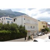 Apartments with a parking space Makarska - 2599