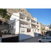 Apartments with a parking space Omis - 5988
