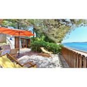 Beachfront Holiday home Maestral