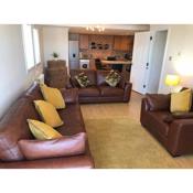Beautiful 3-Bed Apartment in Gourock