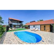 Beautiful home in Zagreb with Jacuzzi, WiFi and Heated swimming pool