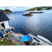 Bergen/Sotra: Sea cabin. Spa. Fishing. Boat