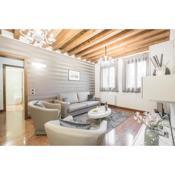 Ca' del Monastero 6 Collection Chic Apartment for 4 Guests with Lift