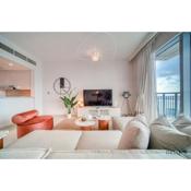 Distinguished 3BR with Assistants Room at Harbour Views Tower 1 By Deluxe Holiday Homes