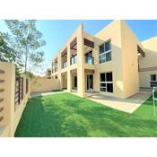 Gorgeous 3B Villa with Balcony in Ras Al Khaimah