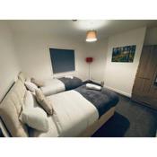 Kingsway Lounge - Accomodation for Nuneaton Contractors & Industrial estate - Free Parking & WIFI Sleeps up to 7 people