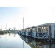 Lush houseboat with roof terrace in Lemmer