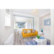 Ocean City Retreats - Apartment One - kingsize bed