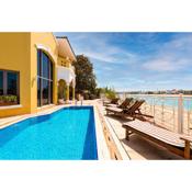 Palm Jumeirah Beachfront Private Villa with swimming pool