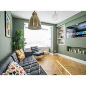 Pass the Keys Bright & Airy 2BR Townhouse Belfast's Best Area