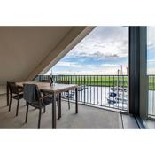 Penthouse with a spacious balcony with beautiful views of the lively marina