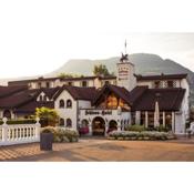 Swiss-Chalet Merlischachen - Romantik Schloss-Hotel am See