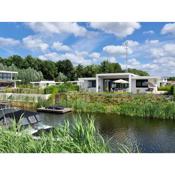 Water villa for 6p with private jetty in beautiful surroundings near Harderwijk