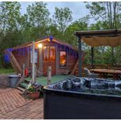 Wooden tiny house Glamping cabin with hot tub 1