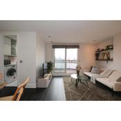 2 bedroom Chic Apartment With Private Balcony In Notting Hill
