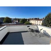 3 bed penthouse flat with conservatory & roof terrace - city views