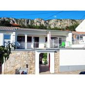 3 bedrooms house with enclosed garden and wifi at Grizane 5 km away from the beach