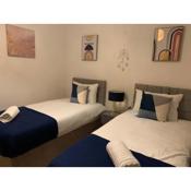 Absolute Stays in Sherwood- Nottingham Castle- Capital FM Arena Nottingham- Contractors-Free WIFI- Free Parking- Long and Short Stays- Families-East Midlands Airport-Trent Bridge-Actors-Aria Court- Mansfield