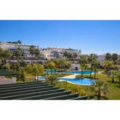 Apartamento con enorme terraza en complejo con piscina en Nueva Andalucía - Lorcrimar