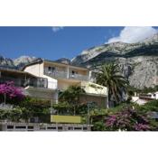 Apartments with a parking space Makarska - 6844