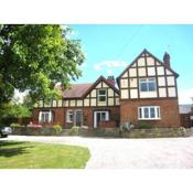 Arden Hill Farmhouse with Hot Tub and Snooker Table