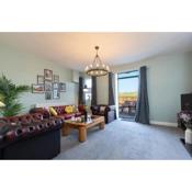 Auckland View - a comfy & spacious 4bed with views
