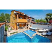 Awesome apartment in Baderna with 2 Bedrooms, Jacuzzi and Outdoor swimming pool