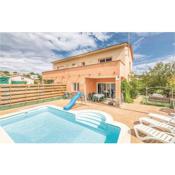 Beautiful home in Vidreres with 3 Bedrooms, WiFi and Outdoor swimming pool