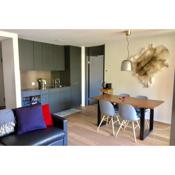 Beautiful Sunny New 1 Bed Apt (2.5Zim). Ski in/out