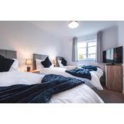 BEST PRICE - Fantastic 2bed 2bath City Centre Apartment! 1 Double bed, 3 Singles or Kingsize, Sofabed, Smart TVs, FREE PARKING
