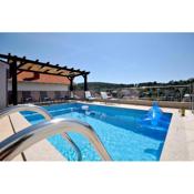 Brand new luxury villaRoof pool Avbl in season