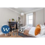 Bright 2 bed apartment by Rodney st