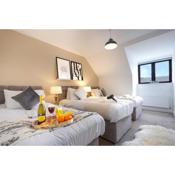 Broughton House with Free Parking, Fast Wifi, Private Garden and Smart TVs with Netflix by Yoko Property