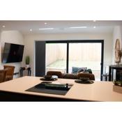 BV Comfy Spacious 3 Bedroom TownHouse At One Cliff Oak Leeds Perfect For Contractors