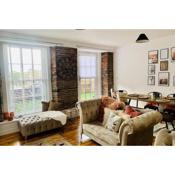 Centrally located luxury 2 bed modern apartment
