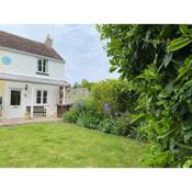Character Riverside Cottage for 4 guests. Only a short walk to the beautiful sea , beaches and town