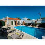 Charming villa with private pool and nice covered terrace 3 rooms and bathrooms