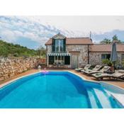 Chic Holiday Home in Marina with Private Swimming Pool