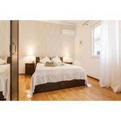 Classy private double rooms in apartment next to Acropolis