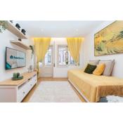 Colorful Bright Flat with Balcony by Host Wise