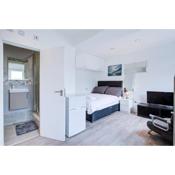 Comfy and Convenient Studio Suite Lewisham with Free street parking, WIFI and quick access to central London Sleep 3