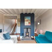 Cosy retreat, perfectly located just a min walk from Deal Beach and Castle