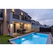 Cretan Residence With Pool - Happy Rentals