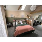 Cute Studio with kitchen, patio and free parking