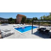 Family friendly apartments with a swimming pool Vinisce, Trogir - 12676